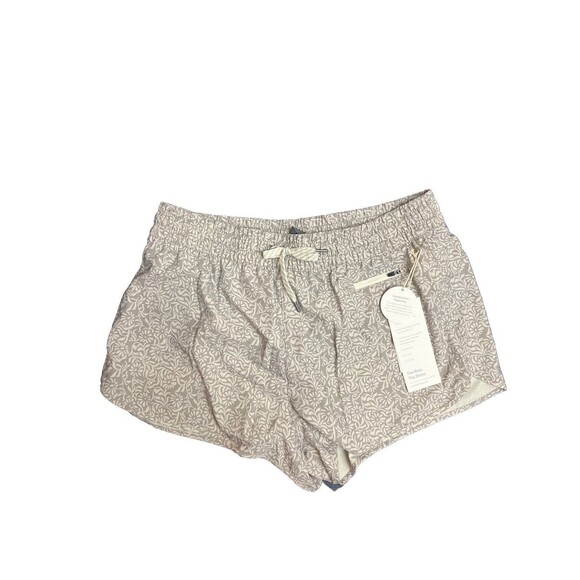 Vuori Pants - Vuori Women's Clementine 2.0 Shorts Pale Wheat Samba Sz XL New w/tag $58